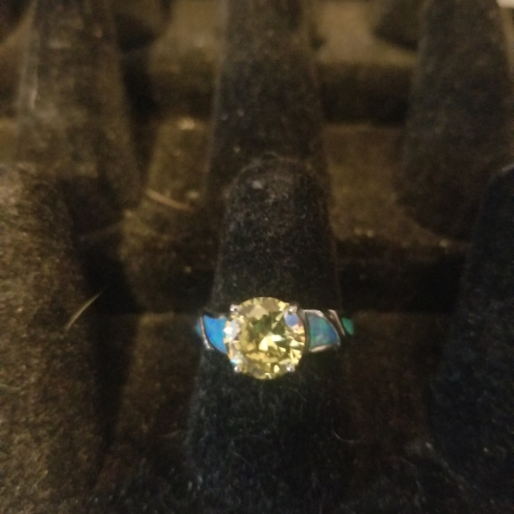 NWT 18 KTWG Filled Genuine Lemon Citrine, Blue Fire Opal Inlay Ring